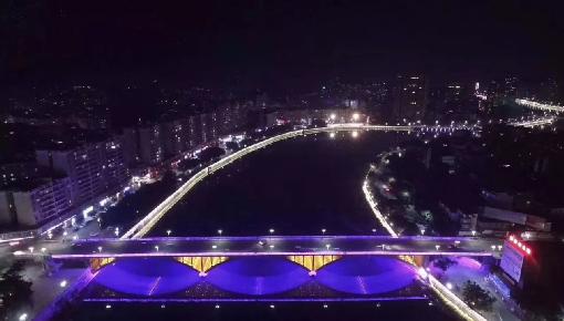 夜幕下的一江兩岸悄然換裝，照亮了每一位樂昌人的心！.jpg